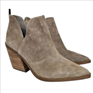 Vince Cam uto Gigietta Suede Booties Size 6.5 NWOT